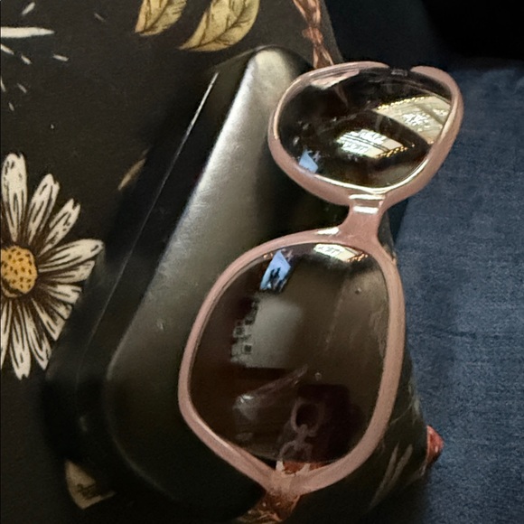 The Coach Tea Rose Sunglasses in Pink with a Gray Gradient Lens - with case!! - Picture 4 of 8